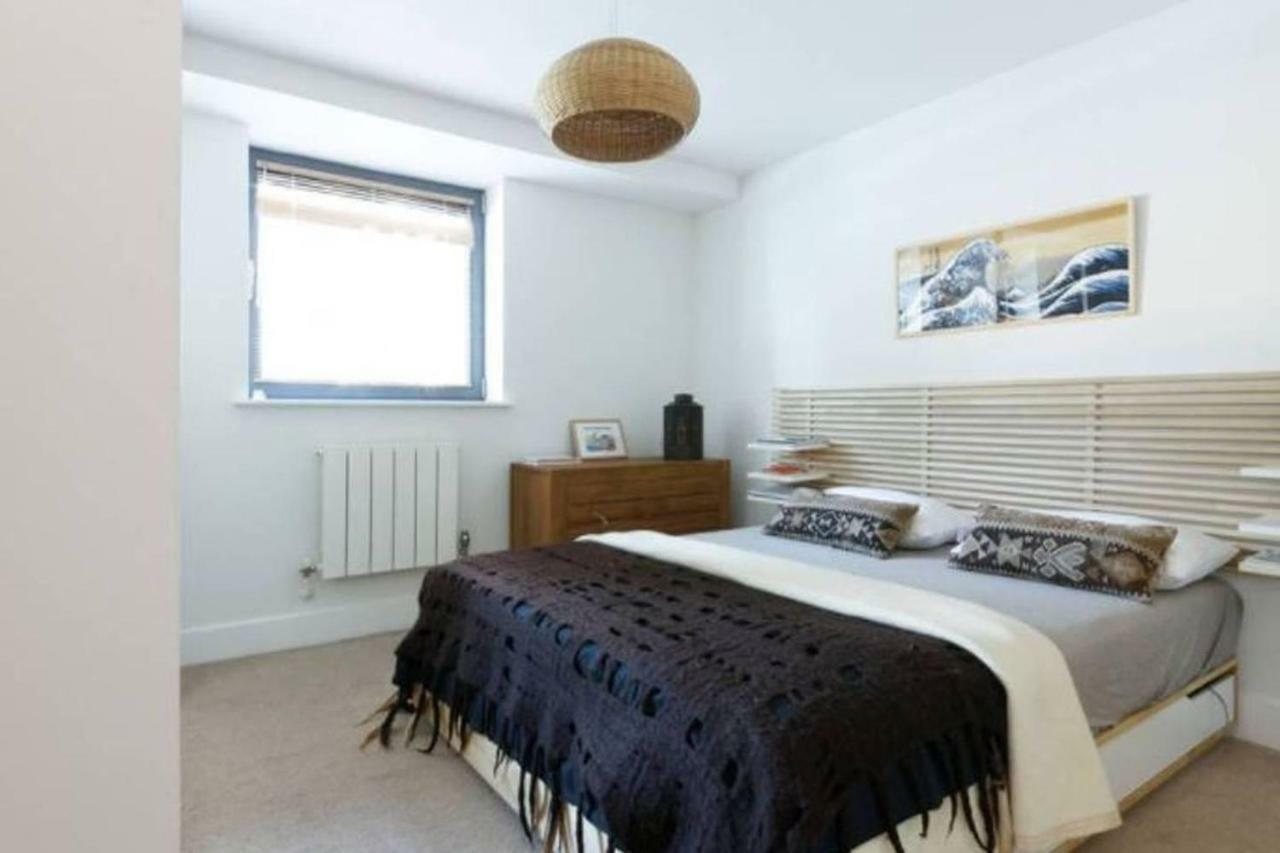 Peaceful Modern 2 Bedroom Flat With Water Views London Exterior foto